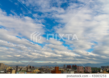 多雲的天空 Cloudy Sky 雲が多い空 背景 Image 桌布 Background 多雲的天空 Cloudy Sky 雲が多い空 背景 Image 桌布 Background 43003258