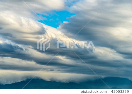 多雲的天空 Cloudy Sky 雲が多い空 背景 Image 桌布 Background 多雲的天空 Cloudy Sky 雲が多い空 背景 Image 桌布 Background 43003259