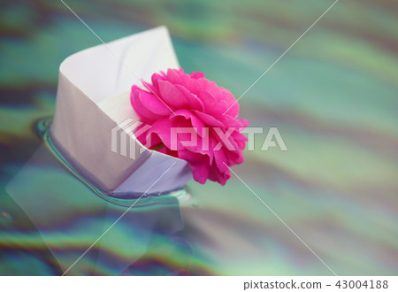 Paper boat pink rose 43004188