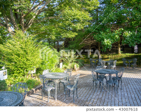 [Izu] Theme park table and chairs [Shuzenji Rainbow Village] 43007618