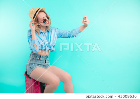 blond woman taking picture of herself 43009636