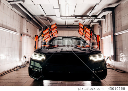 lamps for drying the ceramic coating are behind car 43010266