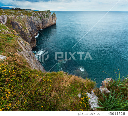 Bay of Biscay rocky coast, Spain. 43011526