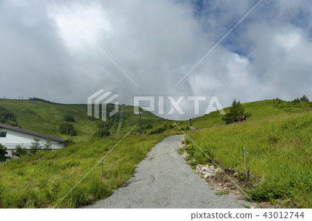 Gondola lift ski resort ski thaw snow smoke basket steam blue sky refreshed feeling change paid day off 43012744