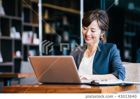 Business lady young 43013640