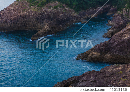 Dawn at Cape Hyuga [Hyuga City, Miyazaki Prefecture] 43015186