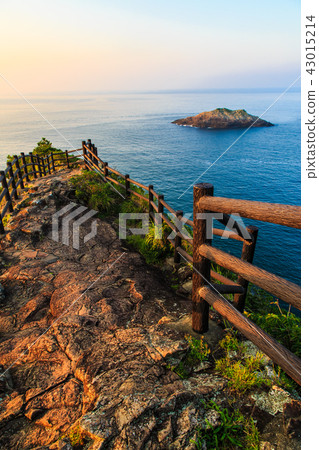 Dawn at Cape Hyuga [Hyuga City, Miyazaki Prefecture] 43015214