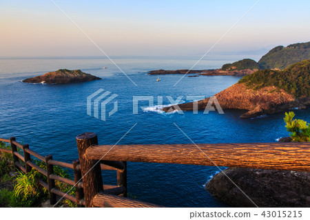Dawn at Cape Hyuga [Hyuga City, Miyazaki Prefecture] 43015215