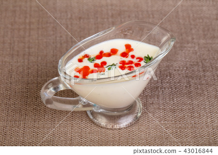 Cream sauce with caviar 43016844