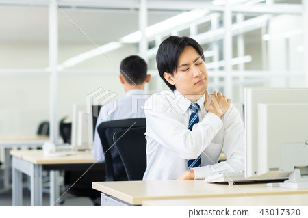Businessman         Businessman         43017320
