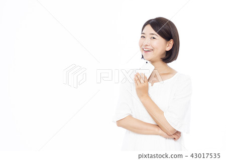 30's female smartphone 43017535