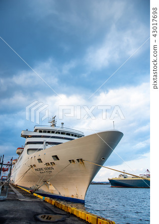 Large ship that called to Mie Yokkaichi Port Port Puff Large ship that called to Mie Yokkaichi Port Port Puff 43017698