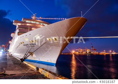Night view of large ship Pacific yoghuri aisinters that call at Mie Yokkaichi Port 43018187