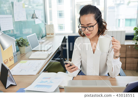Business woman checking phone 43018551