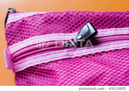 Mesh pink pouch zipper 43018995