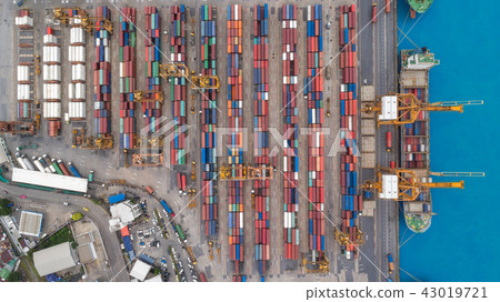 Aerial view container ship from sea por. 43019721