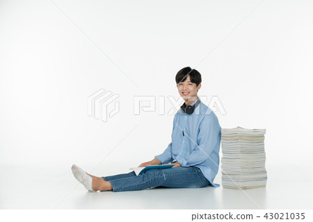 男孩，學習 43021035
