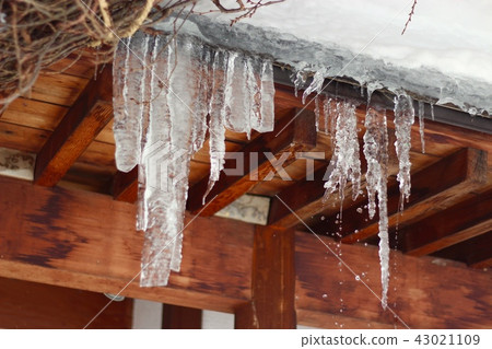 Ice-red snow country chilliness 43021109