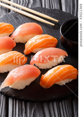 Sushi set with salmon and tuna 43021369