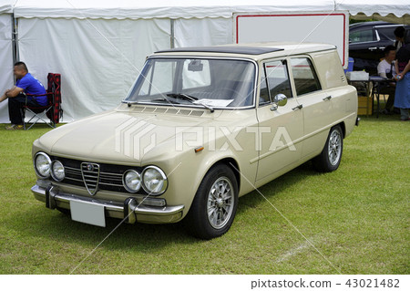 There are no individuals that kept the prototype in Italy 1968 Alfa Romeo Julia Super Giardinetta 43021482