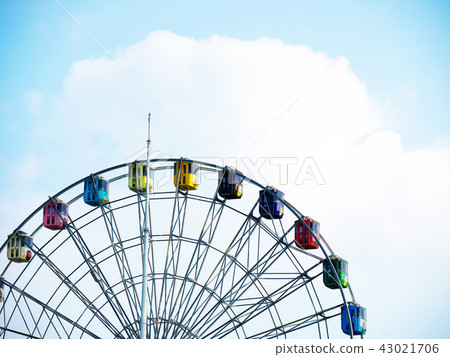 Ferris wheel  43021706