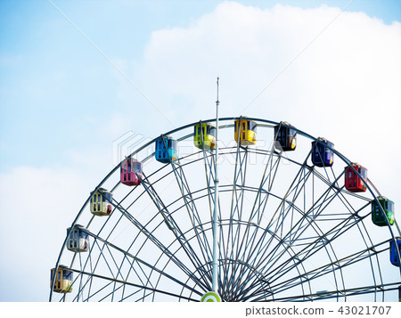 Ferris wheel  43021707