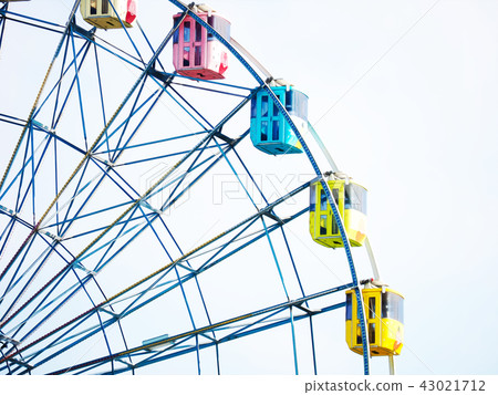 Ferris wheel  43021712