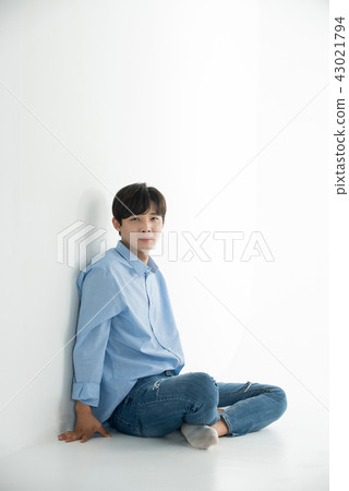 Male student, facial expression 43021794