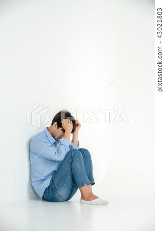 Male student, sadness, bullying 43021803