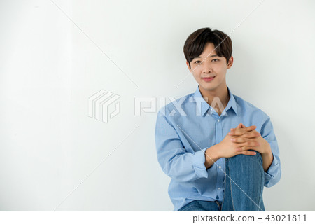 Male student, facial expression 43021811