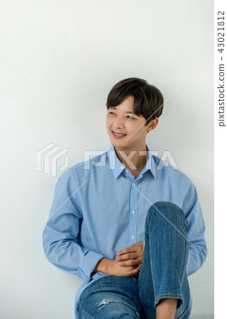 Male student, facial expression 43021812