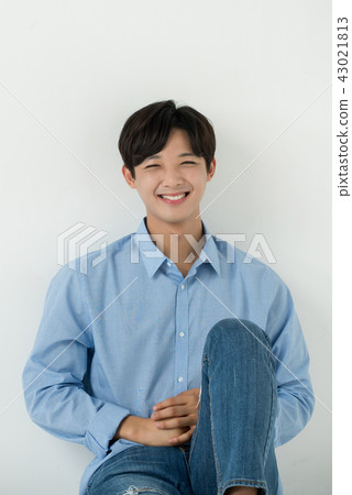 Male student, facial expression 43021813