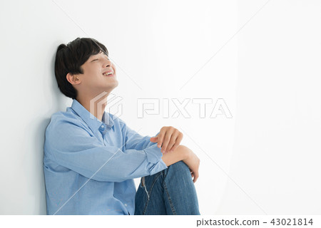 Male student, facial expression 43021814