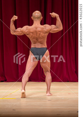 健美運動員回雙頭 健美運動員回雙頭 43022015