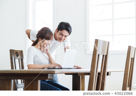 Couple Married couples Family Lifestyle Living 43022066