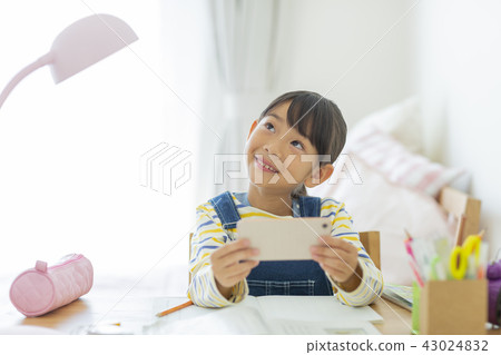 Girls learning Girls learning 43024832