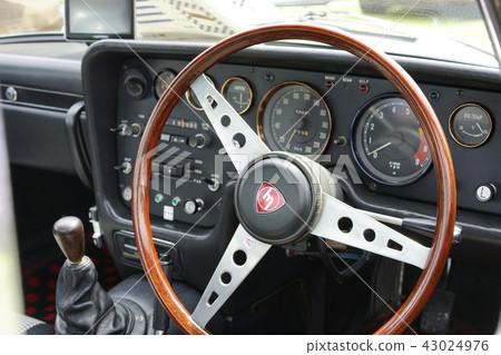 Mazda's first domestically produced car with a rotary engine Cosmo Sports first generation 1968 Sand casting carbon steel spray 2 rotor 43024976