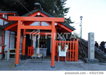 The couple rock of Futamiegaura 43025398