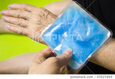 Ice pack for muscle aches Ice pack for muscle aches 43025869