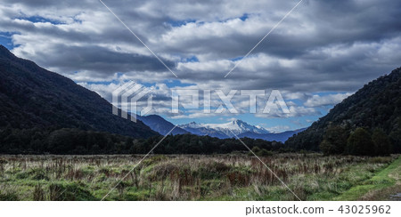 Mountain scenery of New Zealand 43025962
