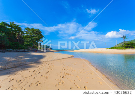 sea water in canal from the sea flow down the sea  sea water in canal from the sea flow down the sea  43026622