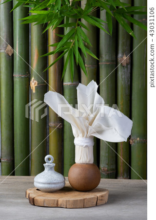 Massage series: Massage amenity 43031106