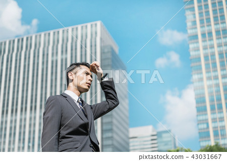 Businessman outdoor building 43031667