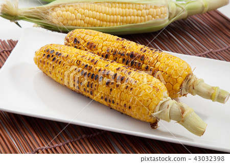 Grilled corn Grilled corn 43032398