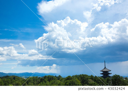 Kofuku-ji 5層塔和夏天雲 43032424