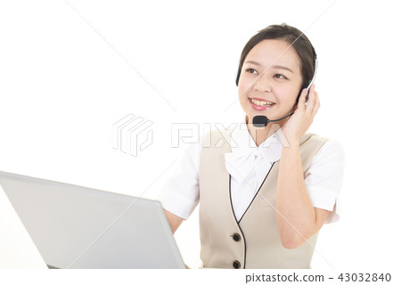 A smiling operator A smiling operator 43032840