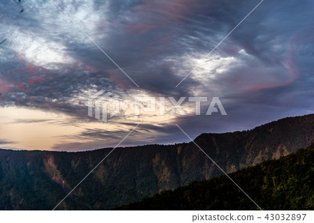 西巒大山 43032897