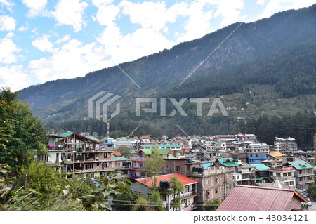Himalayan mountainous region of India Row of houses of houses and dense houses 43034121