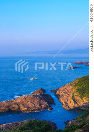 Dawn at the Sea of the Cruz, where wishes come true [Hyuga City, Miyazaki Prefecture] 43034909