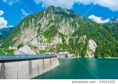 Beautiful scenery of Kurobe Dam on a brisk 43035205